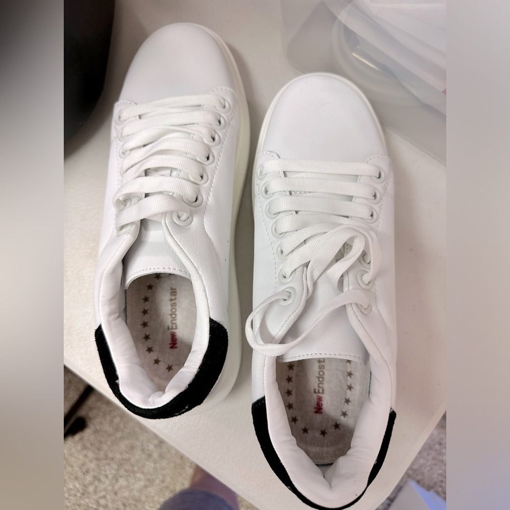 Newendostar tennis shoes women’s size 9.5